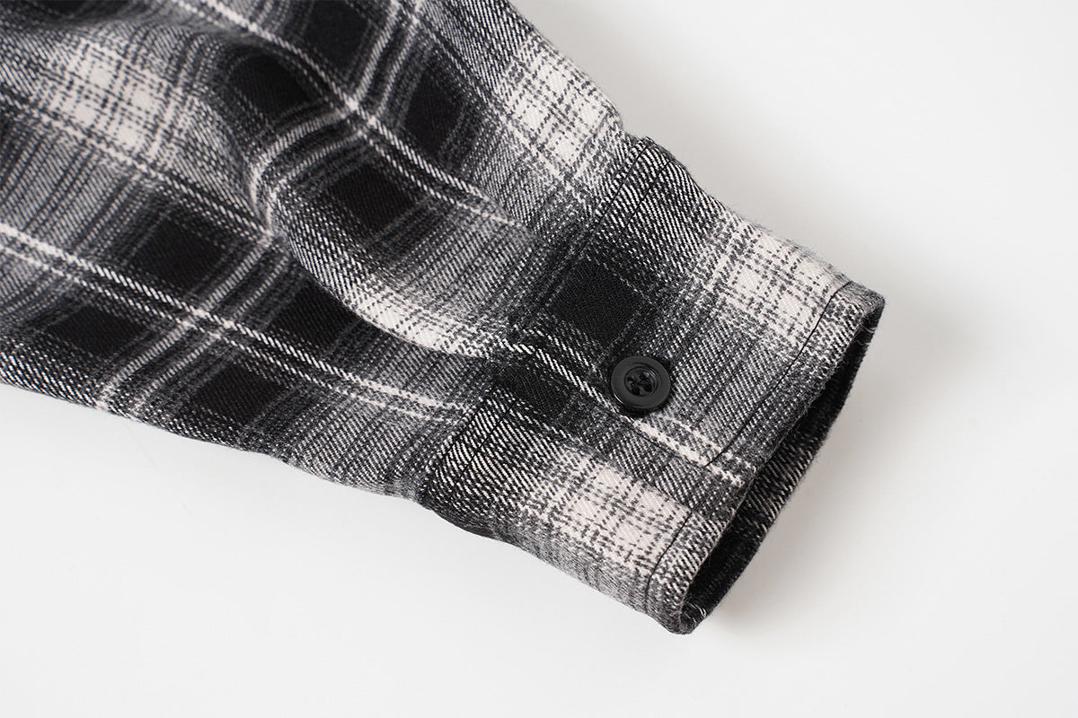 Kariertes Flanell-Overshirt mit Varsity-Emblem & Nummern-Grafik