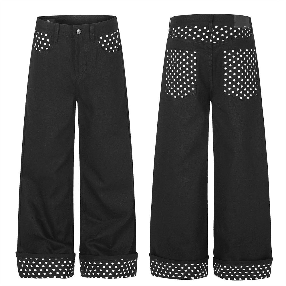Pantalon noir à jambes larges, avec poches contrastées noires et blanches à pois et ourlets retroussés, vue de face et de dos