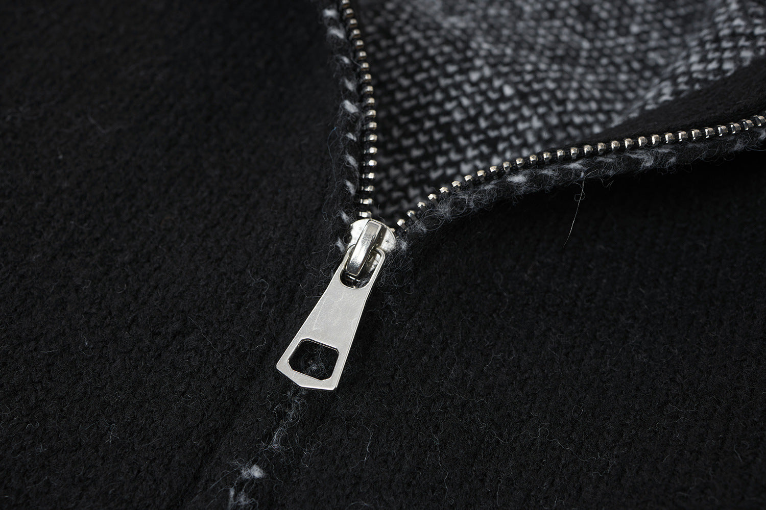 Gilet-pull zippé en maille jacquard avec imprimé lettres