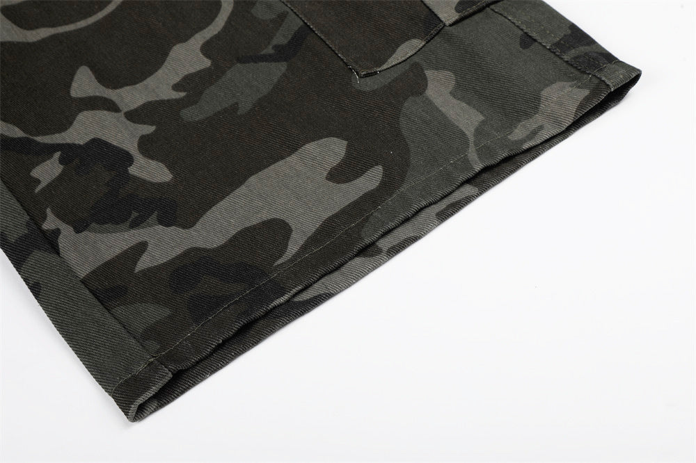 Men's Wide-Leg Camo Cargo Shorts with Bandana Detail & Multi-Pocket