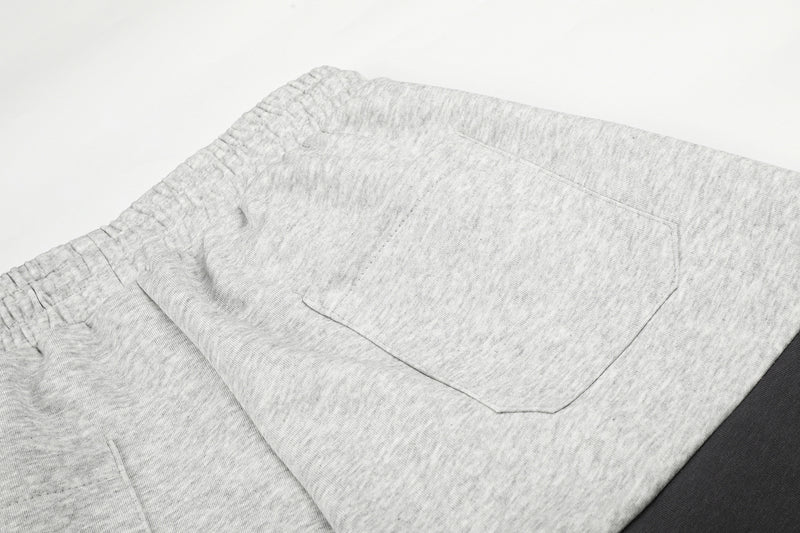 Gerade geschnittene Sweatpants – Colorblock-Baggy-Jogger mit Nieten-Grafik