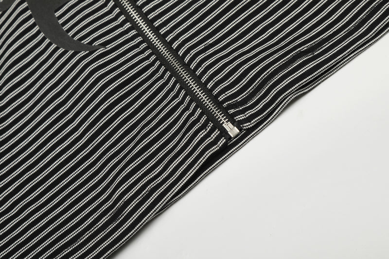 Sweat zippé à capuche rayé avec croix gothique et motif toile d'araignée