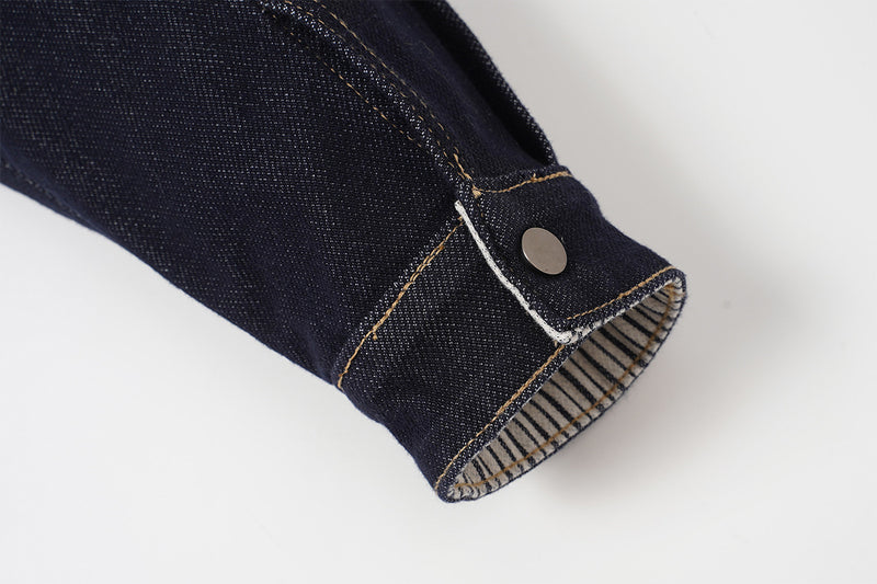 Veste de travail en denim indigo foncé – Coupe carrée, col montant et poches poitrine