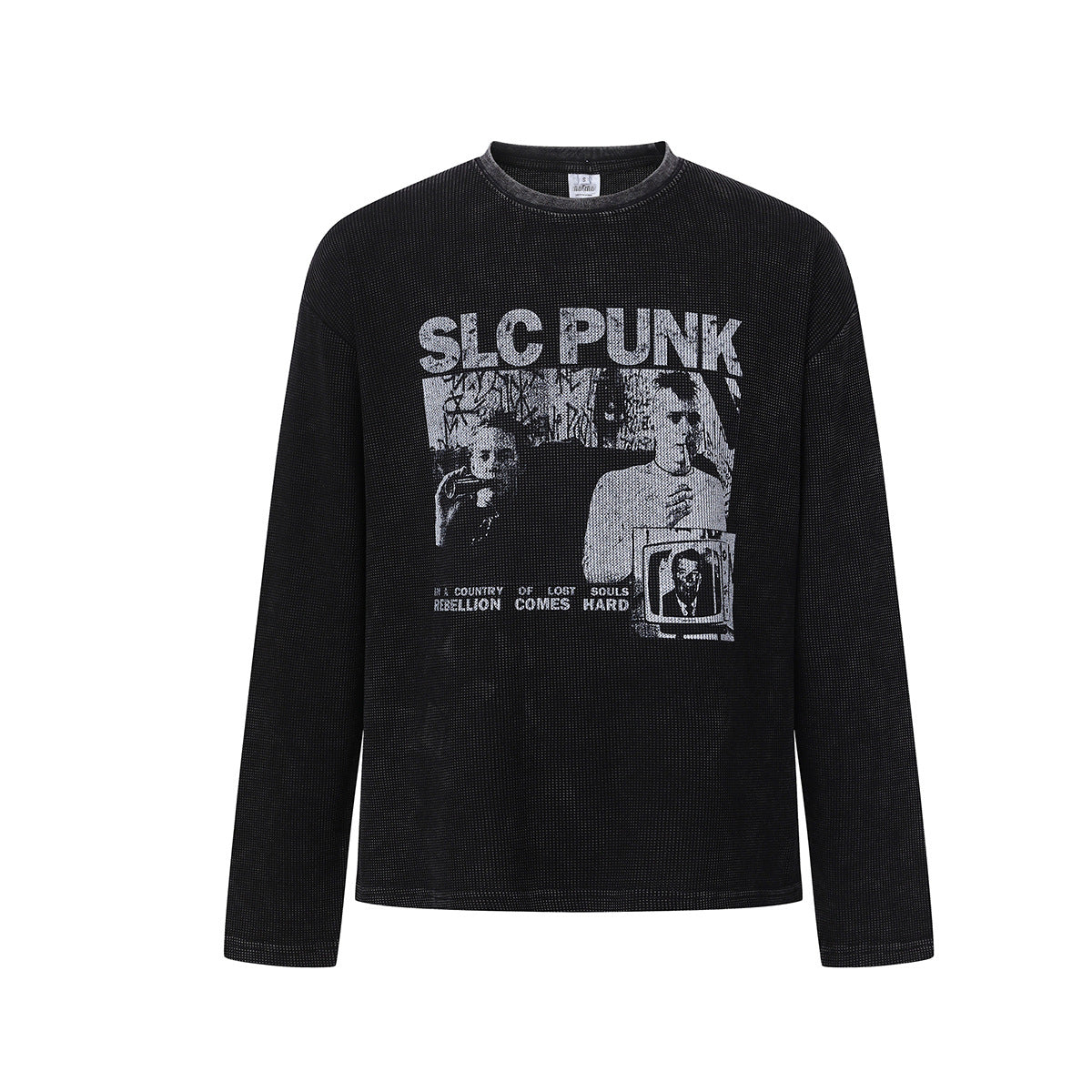 Verwaschenes schwarzes Waffelstrick-Langarmshirt mit Distressed-SLC-Punk-Grafikprint auf der Brust, Vorder- und Rückansicht