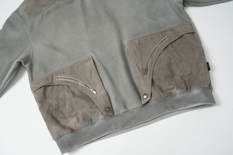 Oversized-Waffelstrick-Hoodie mit dekonstruierter Utility-Reißverschlusstaschen-Optik & Veloursleder