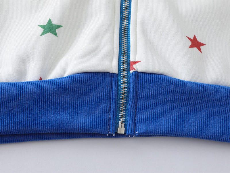 Hoodie mit Allover-Regenbogen-Sternenprint, Reißverschluss und kontrastierenden blauen Details