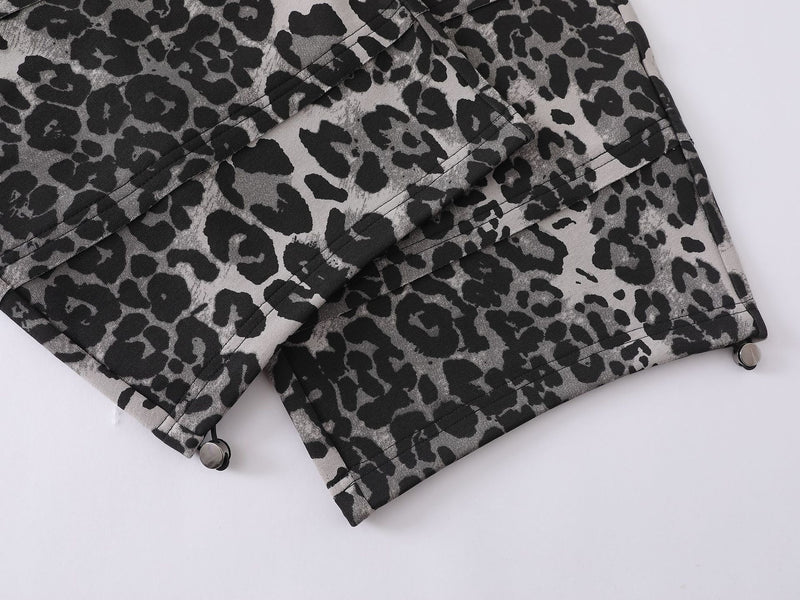 Pantalon de survêtement à jambes larges imprimé léopard avec motif tête de mort et numéro