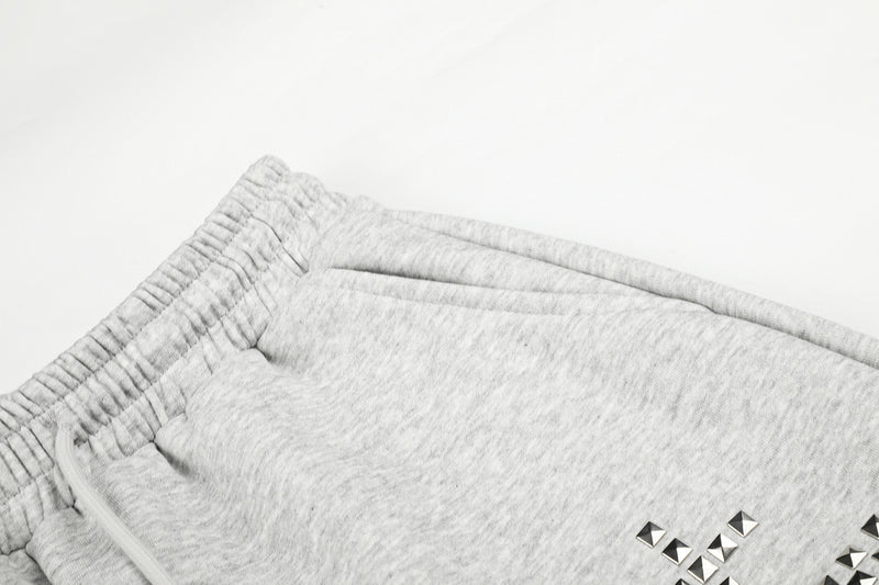 Gerade geschnittene Sweatpants – Colorblock-Baggy-Jogger mit Nieten-Grafik