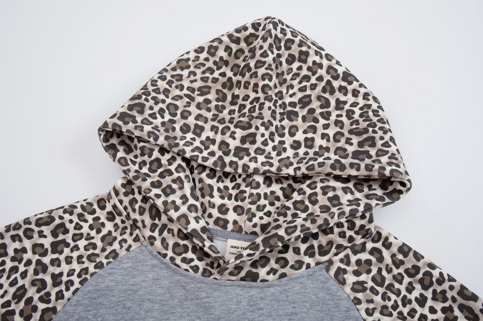 Raglan-Hoodie mit Leopardenprint, Dalmatiner-Grafik & rosa Herzen