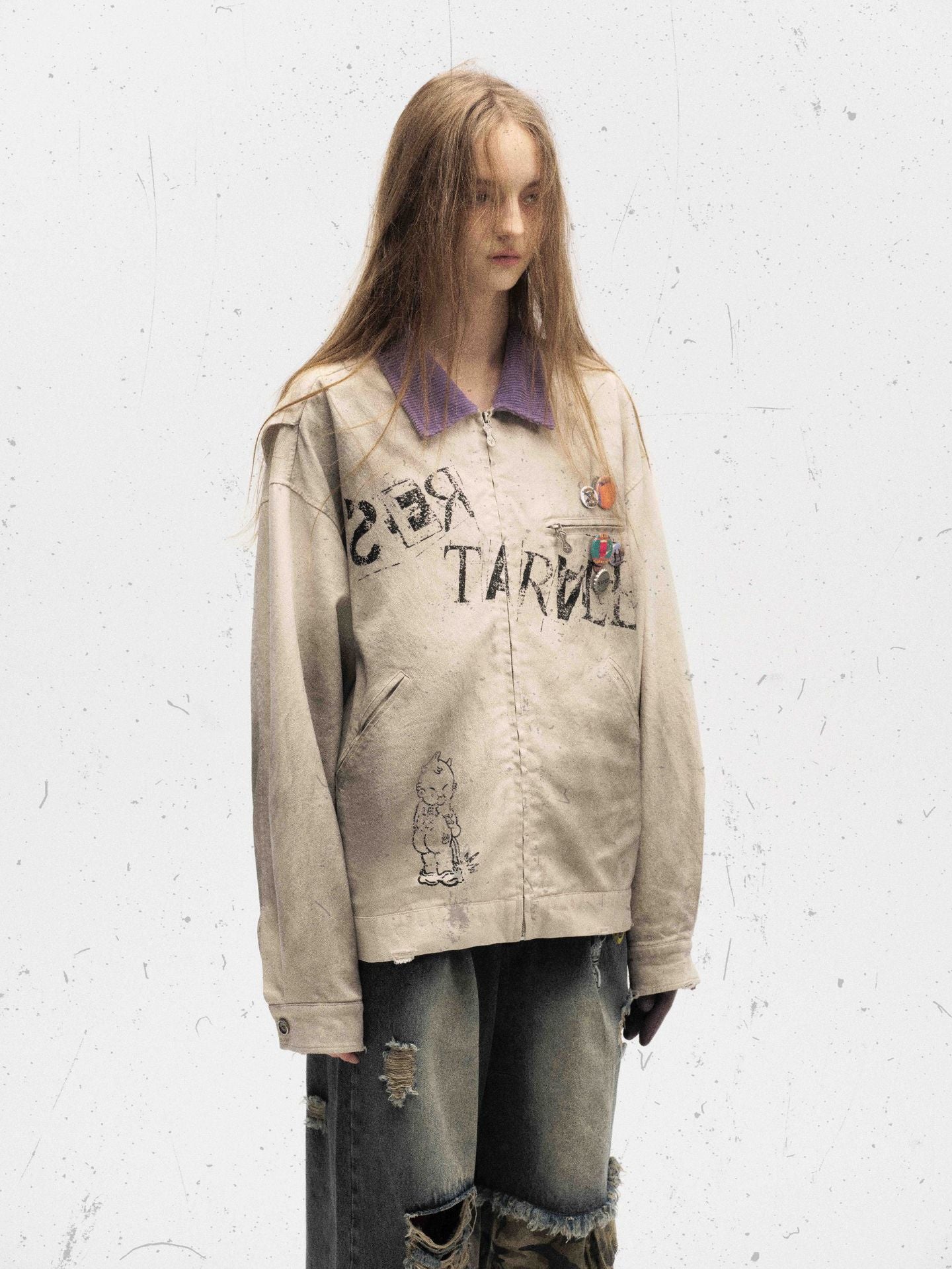Veste zippée à imprimé graphique – Coton délavé effet usé, col violet et badge