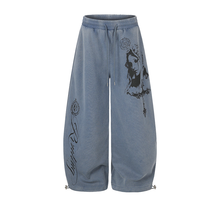 Pantalon de survêtement baggy wide leg avec imprimé gothique Madonna et typographie – Streetwear délavé