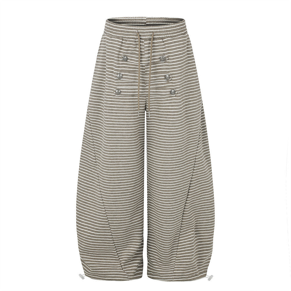 Pantalón de pierna ancha a rayas para hombre, con cintura de cordón y detalle de botones de doble botonadura, en caqui a rayas