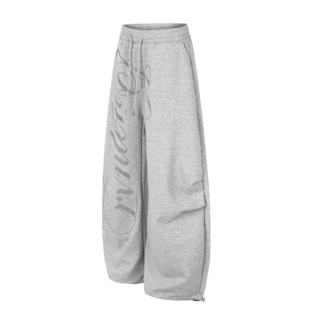 Pantalones de Chándal de Pierna Ancha con Texto de Strass – Corte Bombacho Extragrande con Cordón