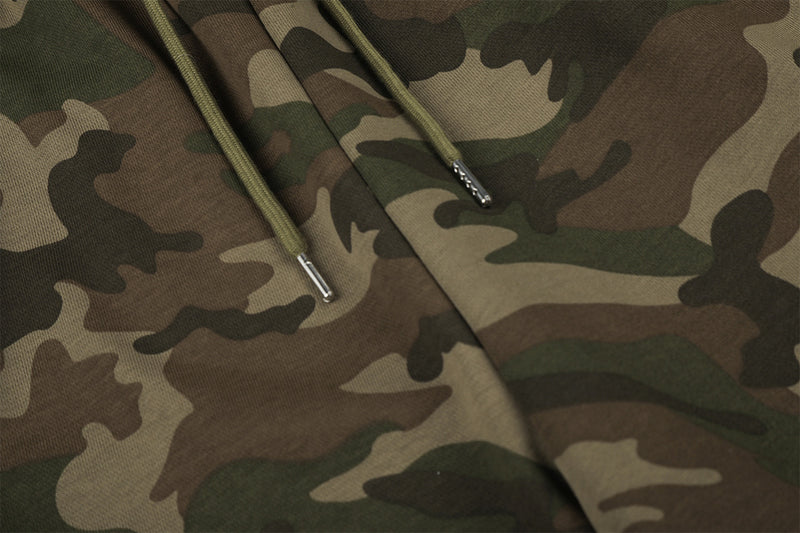 Camo-Wide-Leg-Jogginghose mit Graffiti-Schriftprint und Farbspritzern