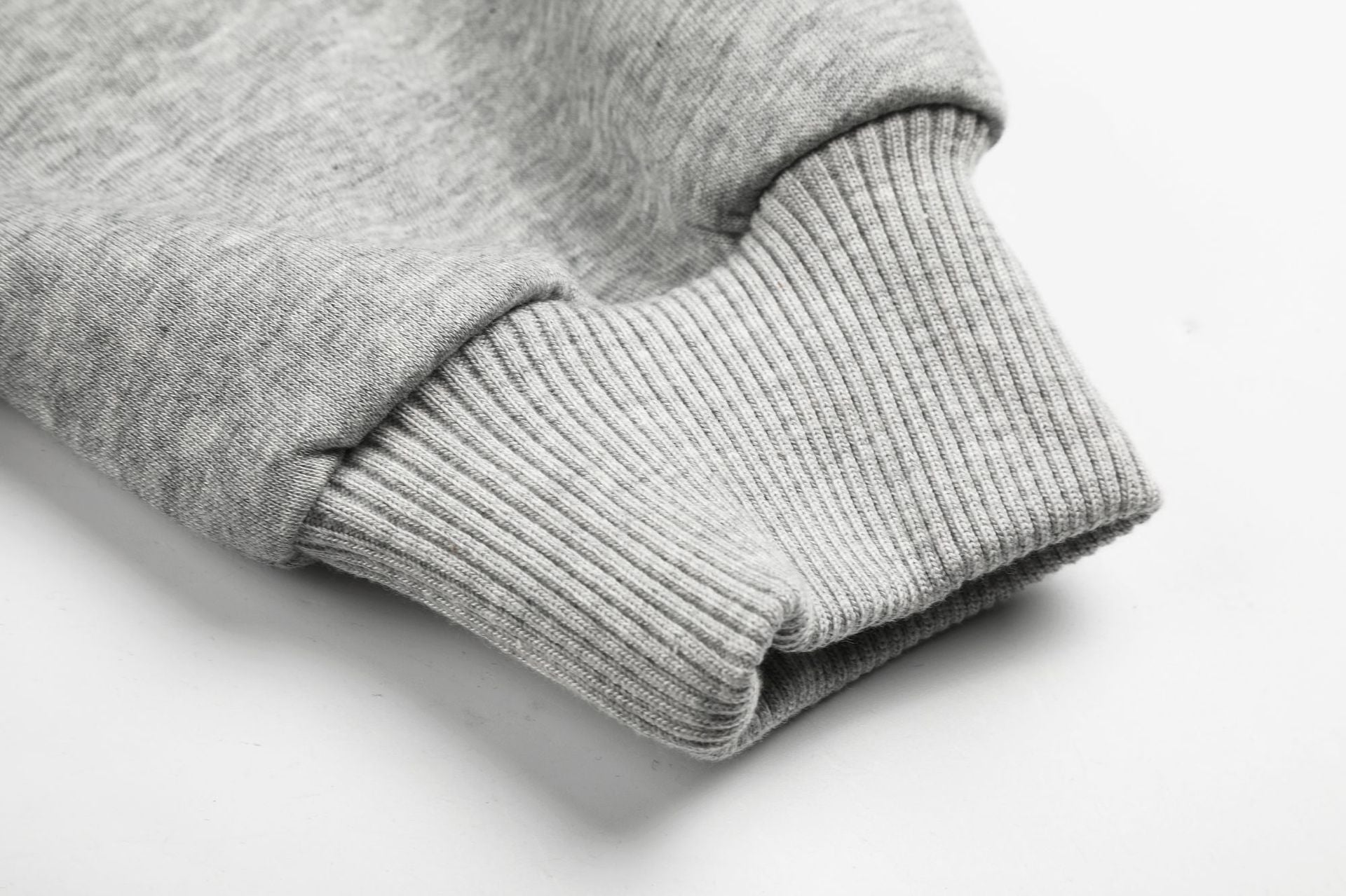 Hoodie zippé avec bordure de capuche en fausse fourrure et imprimé microphone – Gris chiné