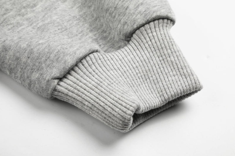 Hoodie zippé avec bordure de capuche en fausse fourrure et imprimé microphone – Gris chiné
