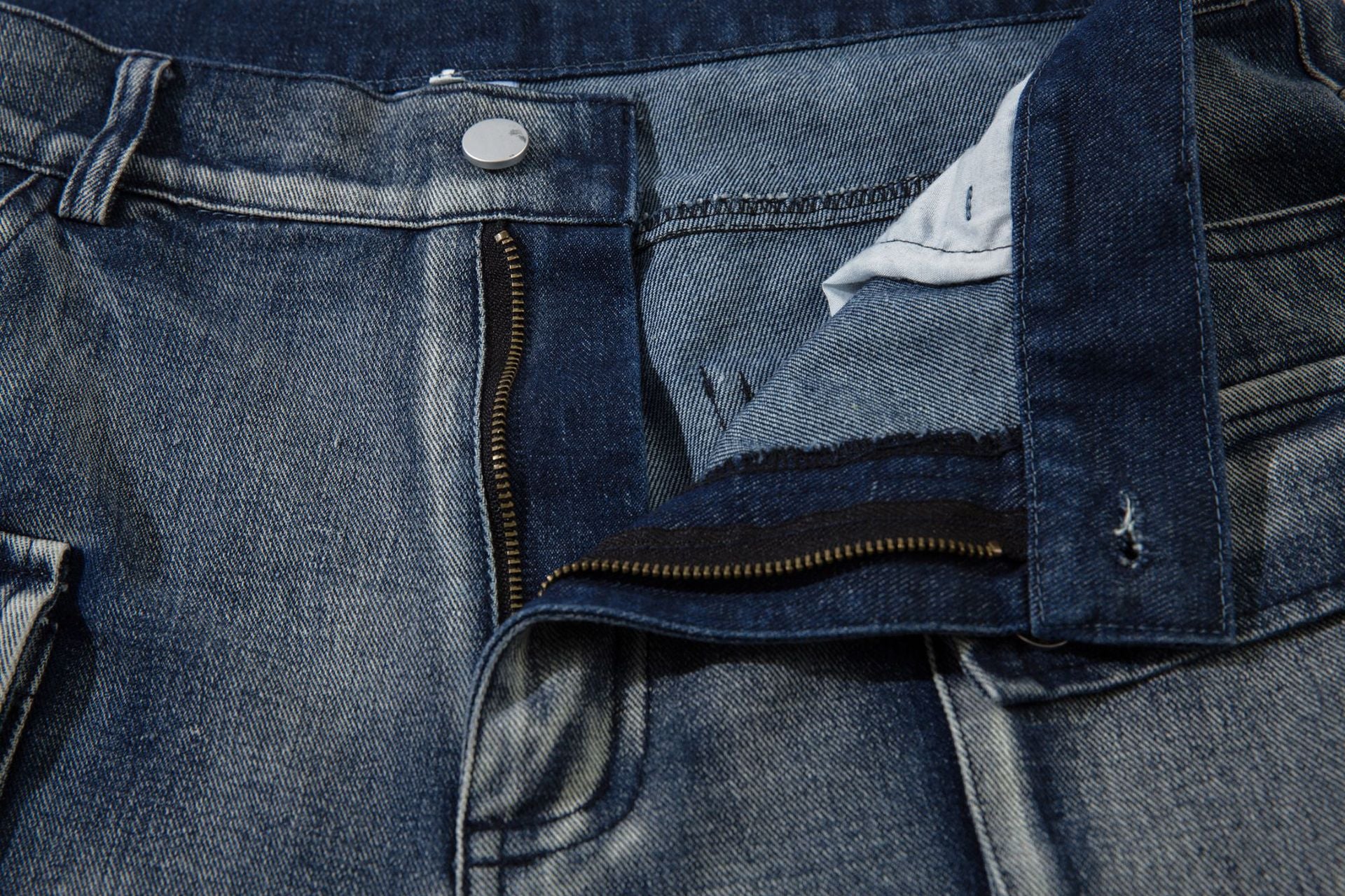 Wide-Leg Cargo Jeans with Barbed Wire Embroidery – Baggy Streetwear Denim