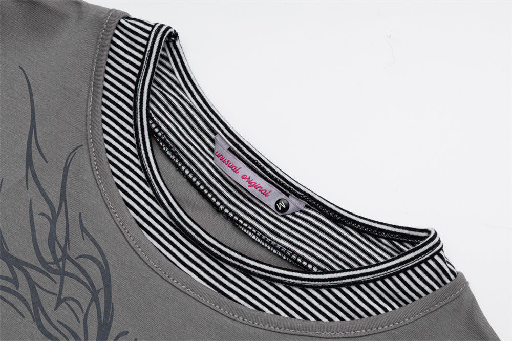 T-shirt graphique gris pour homme – Manches rayées superposées, imprimé tribal et manches longues