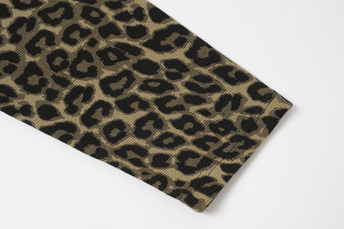 Langarm-Raglan-Shirt mit Leopardenärmeln und Gothic-Kreuz-Print