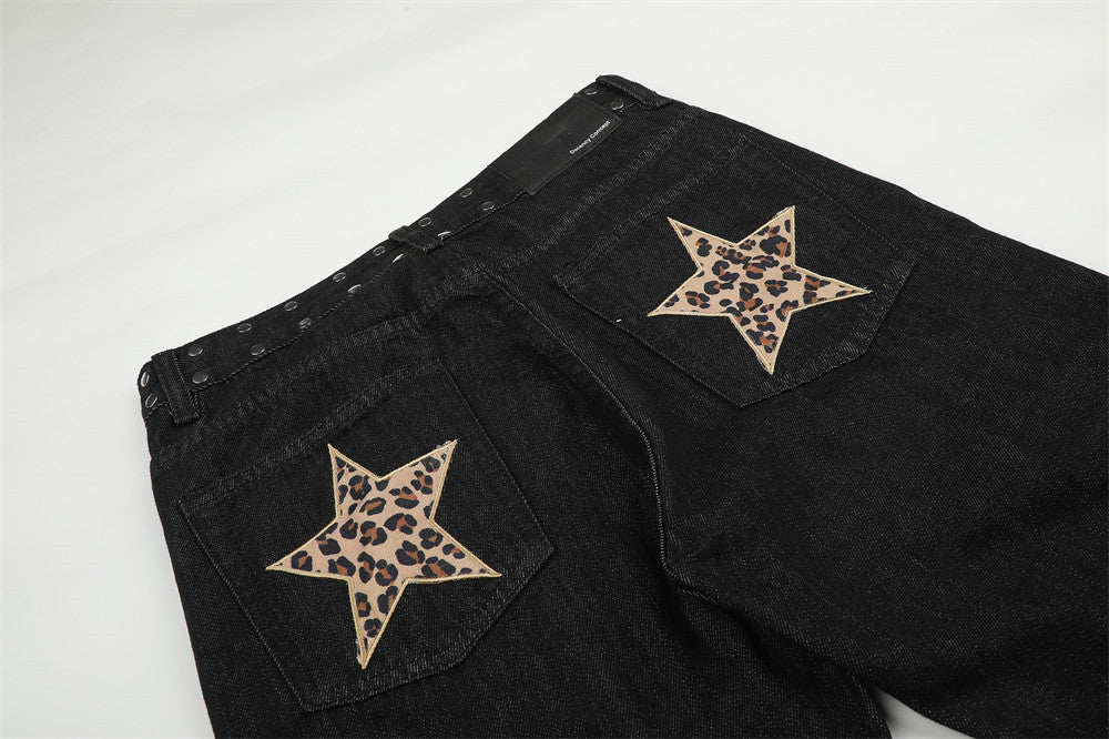Jean bootcut noir pour homme avec rivets latéraux et patchs arrière étoile léopard