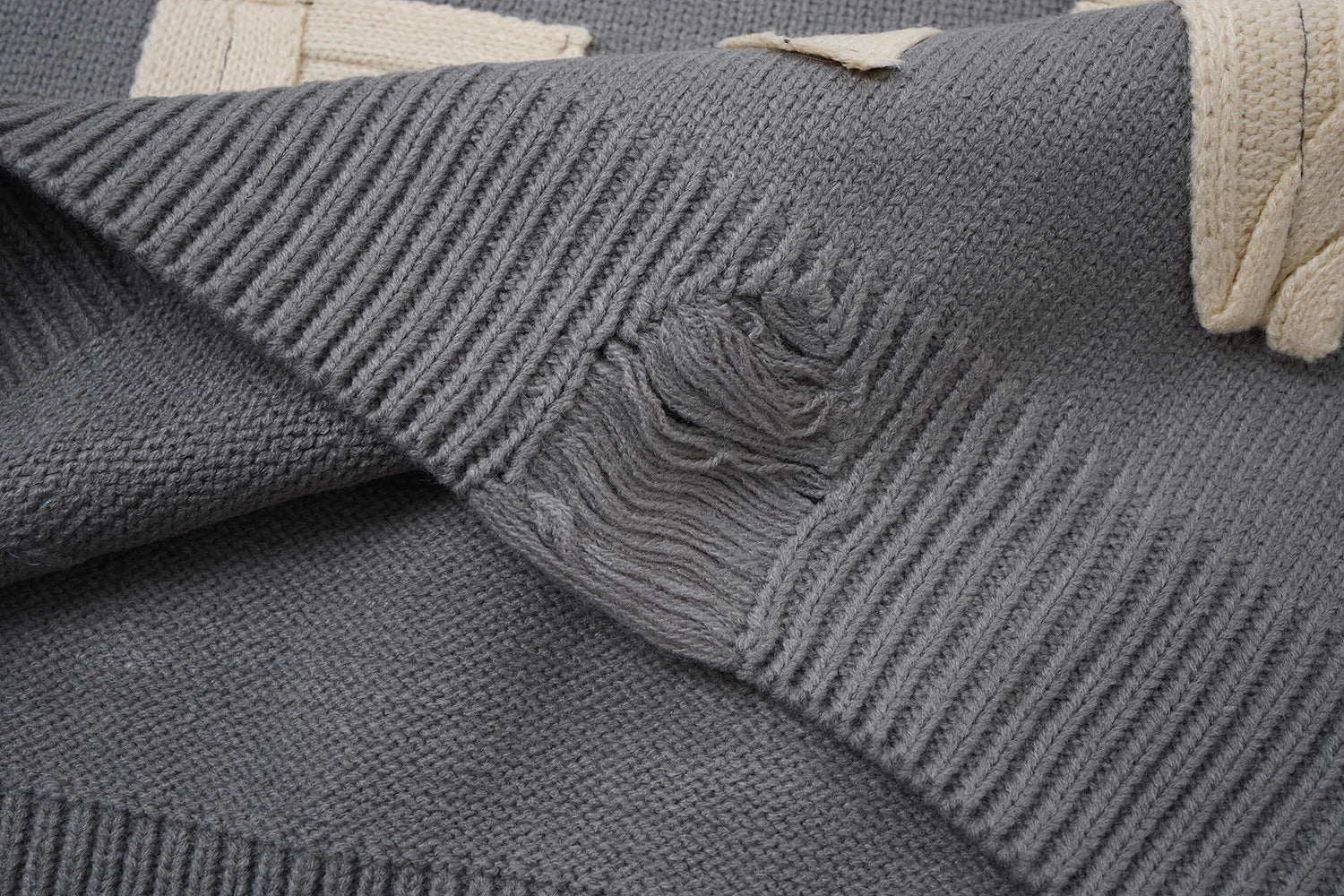Pull col rond oversize en maille usée avec motif de lettres appliquées