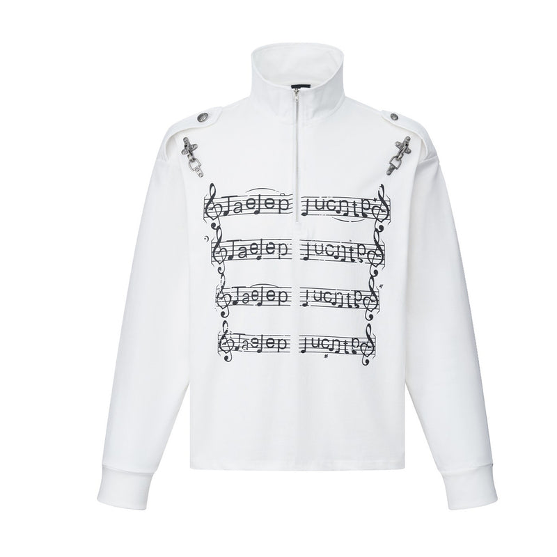 T-shirt blanc léger à manches longues avec imprimé partition musicale, col montant zippé à demi-ouverture et détails de chaîne argentés sur l’épaule
