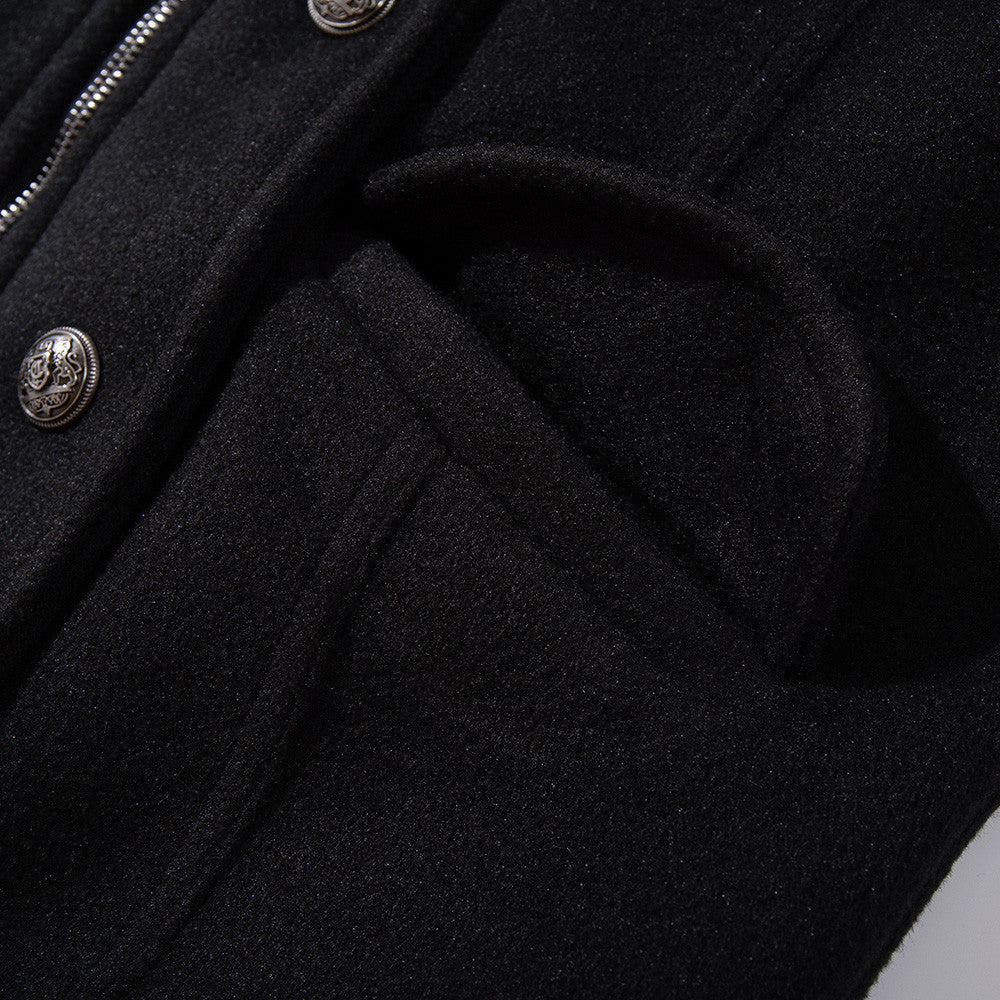Chaqueta corta negra de estilo militar para hombre con botones metálicos cruzados
