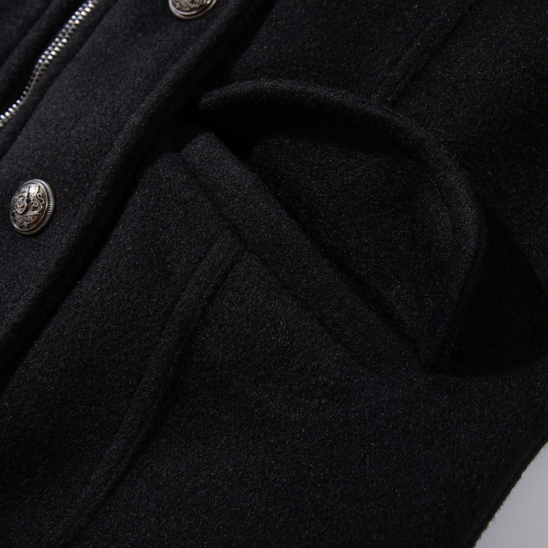 Chaqueta corta negra de estilo militar para hombre con botones metálicos cruzados