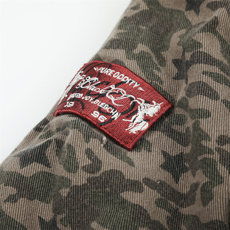 Bomber extragrande de camuflaje con estrellas, capucha de pelo sintético y acolchado – Streetwear