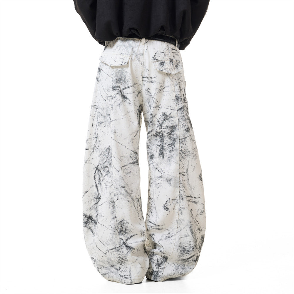 Hose mit weitem, geschwungenem Bein – Ink-Wash-Print, Falten und lockere Baggy-Passform