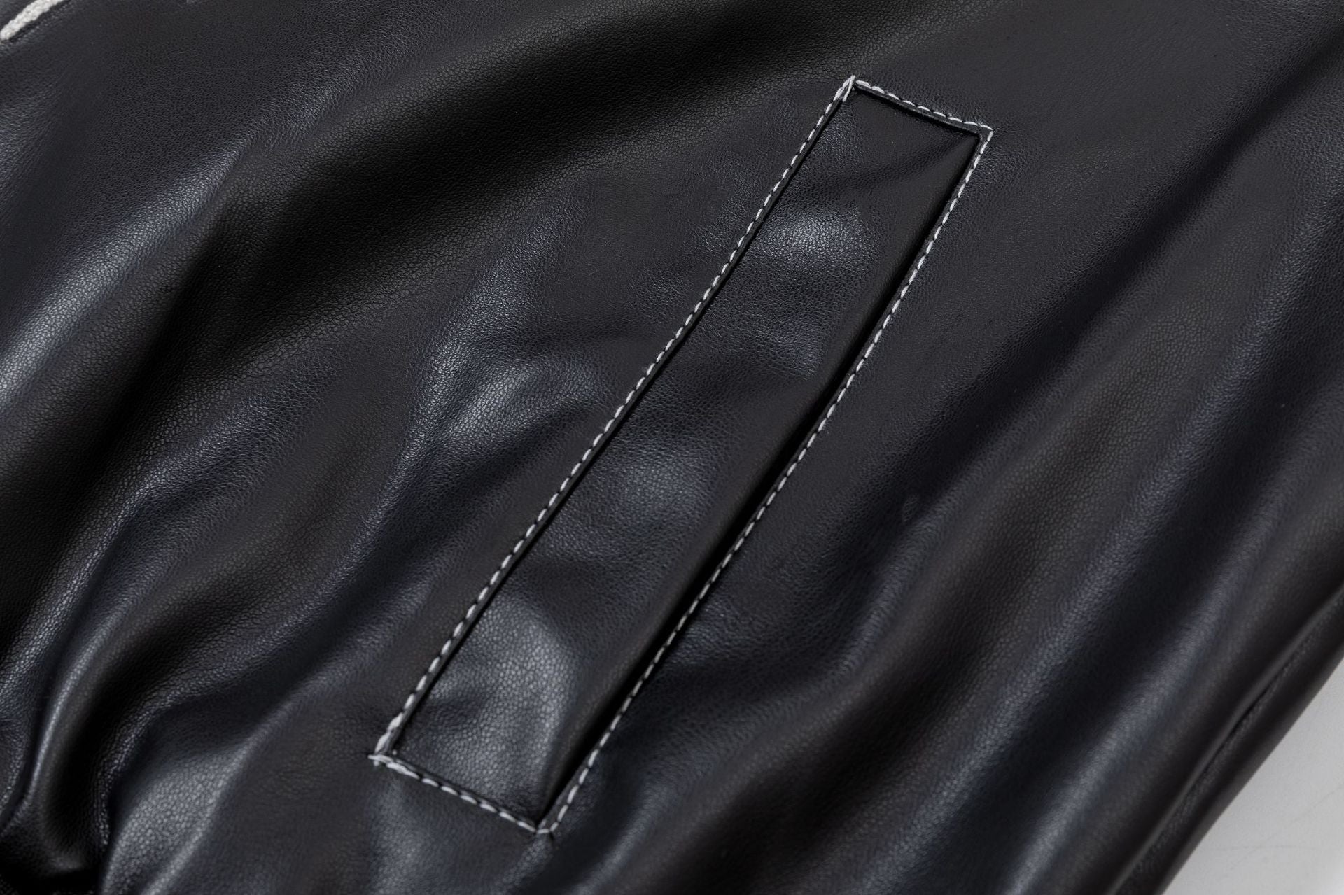 Veste en cuir zippée oversize – Bomber en PU à broderies gothiques tribales