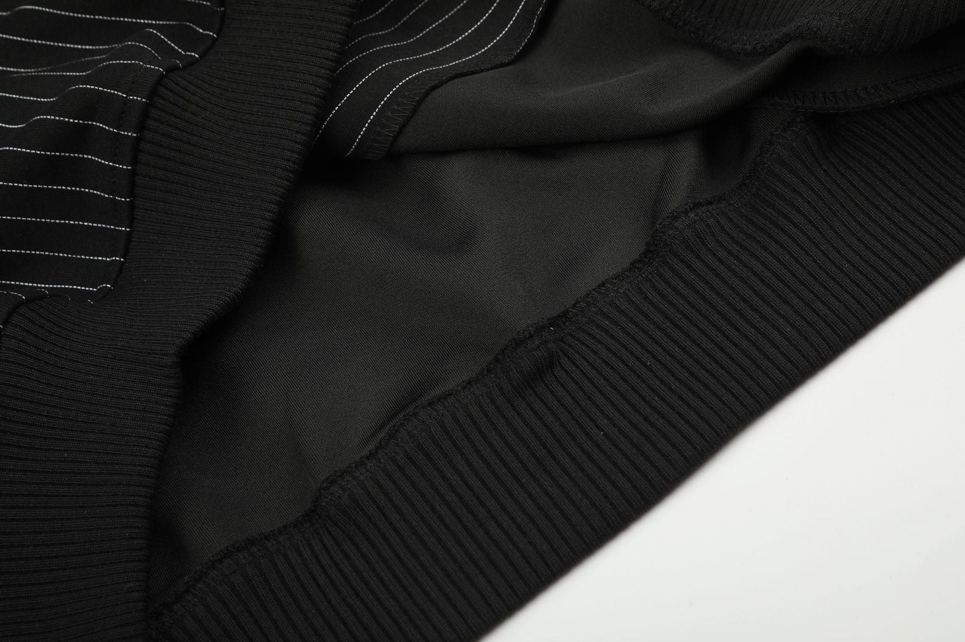 Pinstripe Zip-Up Hoodie – Oversized American Vintage Streetwear Jacket