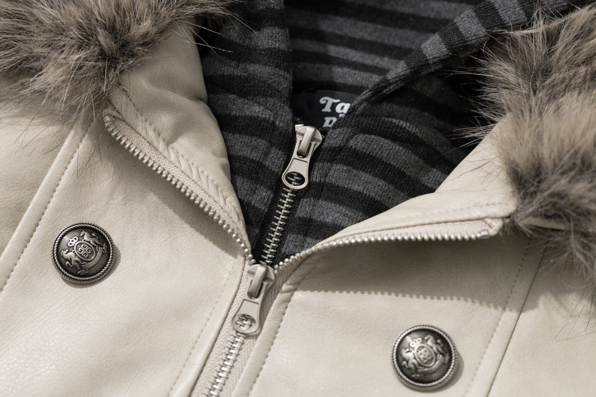 Veste matelassée en similicuir avec col en fausse fourrure et boutons croisés