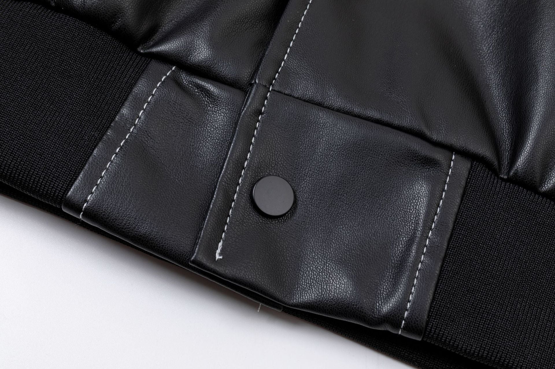 Veste en cuir zippée oversize – Bomber en PU à broderies gothiques tribales