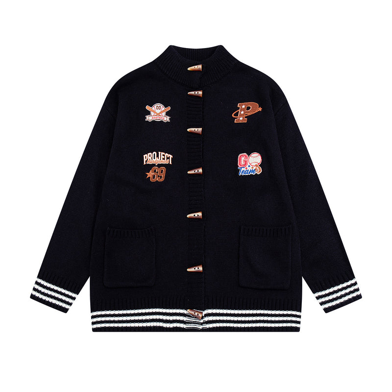 Strickcardigan mit Baseball-Stickerei und Knebelknöpfen
