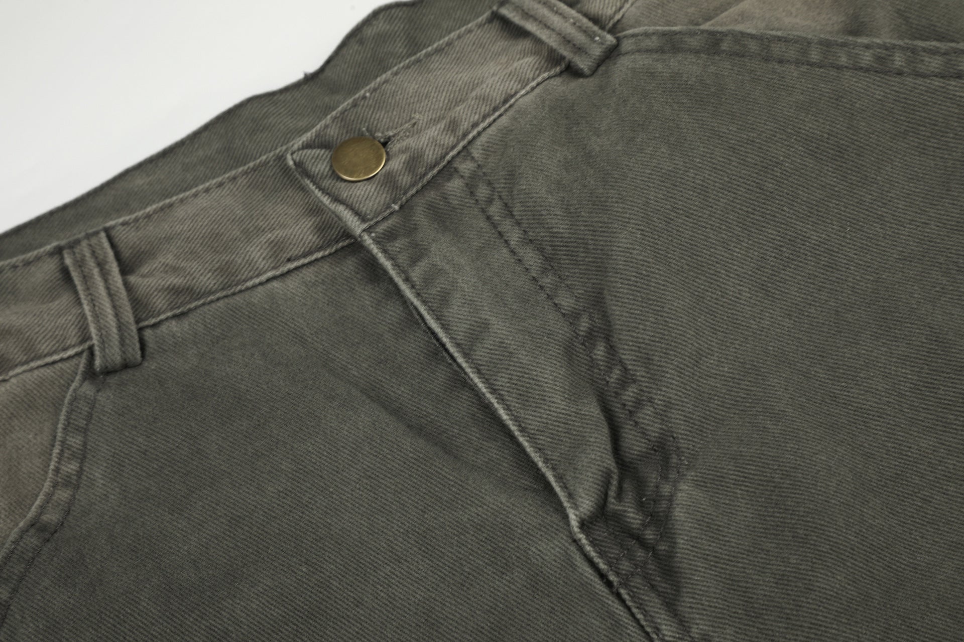 Wide-Leg Cargo Jeans – Washed Denim, Straight-Fit with Multi-Pocket Detail