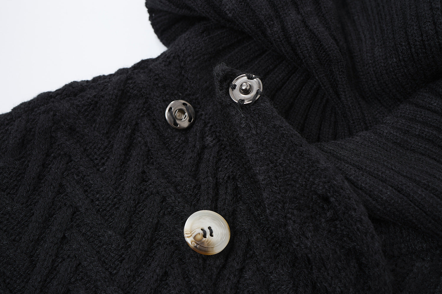 Cardigan en maille torsadée chevrons avec col châle et poches avant