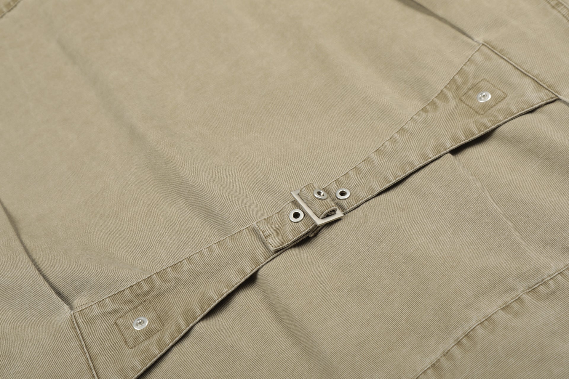 Veste en jean délavée vintage à clips mousqueton – Style trucker workwear