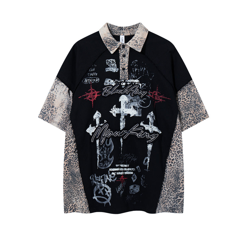 Polo à manches courtes et col, manches en patchwork imprimé léopard et motif graffiti croix sur le corps noir