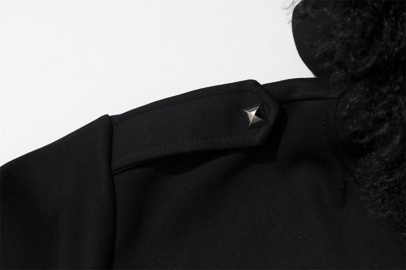 Sweat à capuche noir zippé avec col en fausse fourrure et détails cloutés métalliques