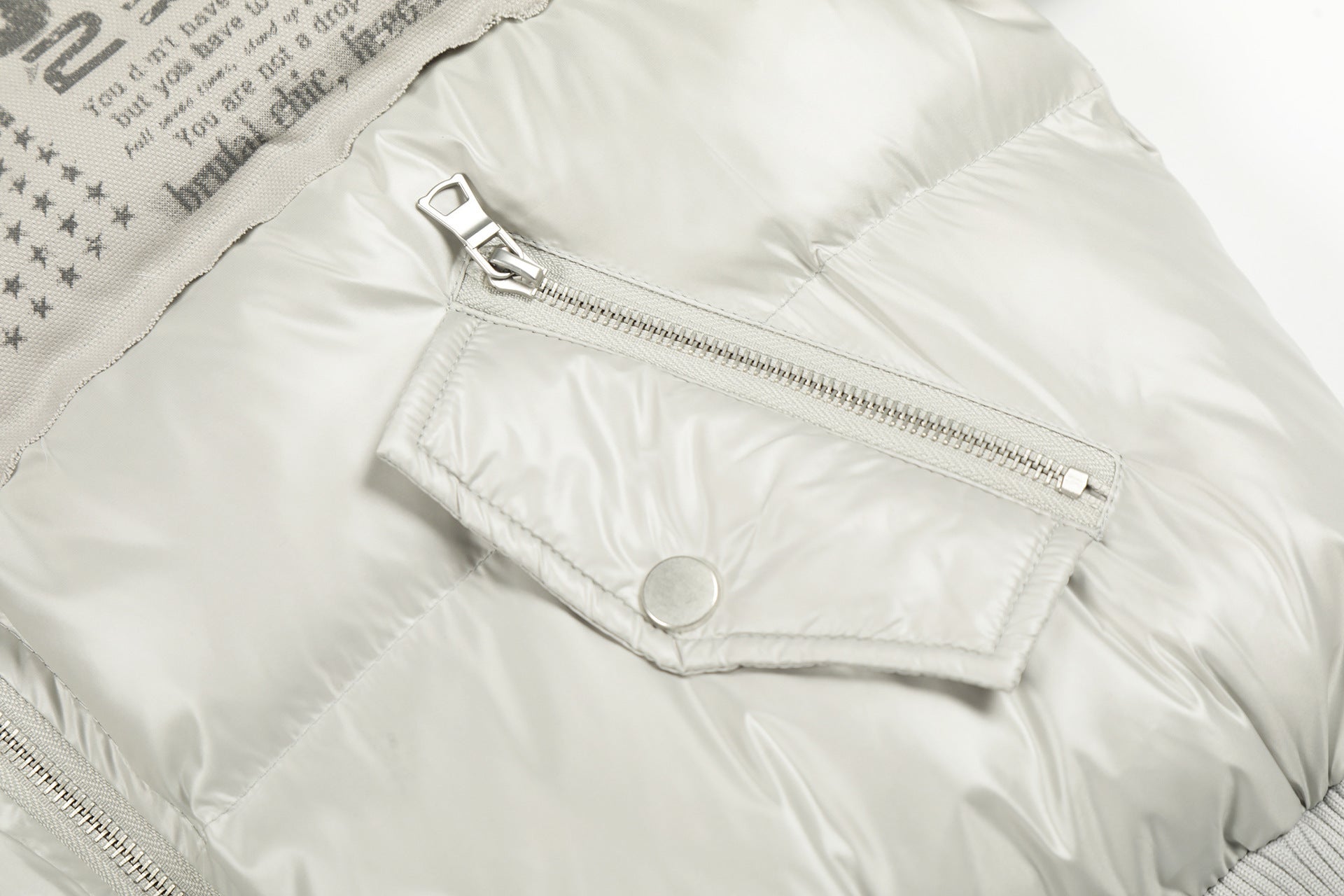 Blouson bomber matelassé court à col en fourrure – Manteau d’hiver à capuche et écussons graphiques