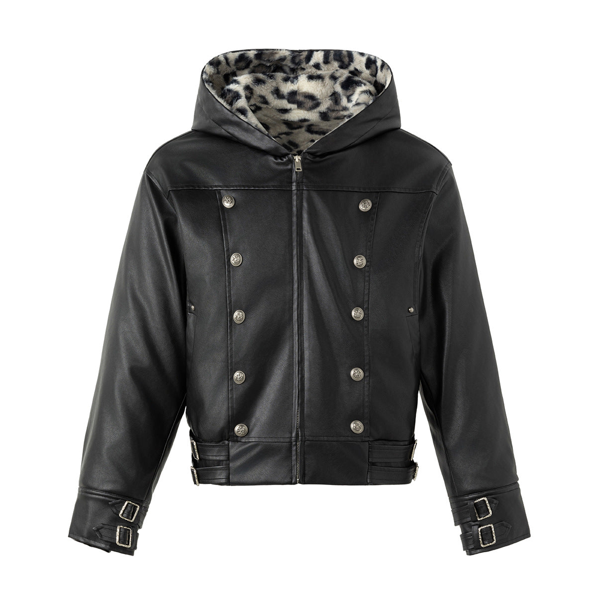 Schwarze Kapuzenjacke aus Kunstleder mit grauem, mit Leoparden-Kunstfell gefüttertem Kapuzenbesatz, zweireihigen silbernen Löwenkopfknöpfen und Schnallenverschluss