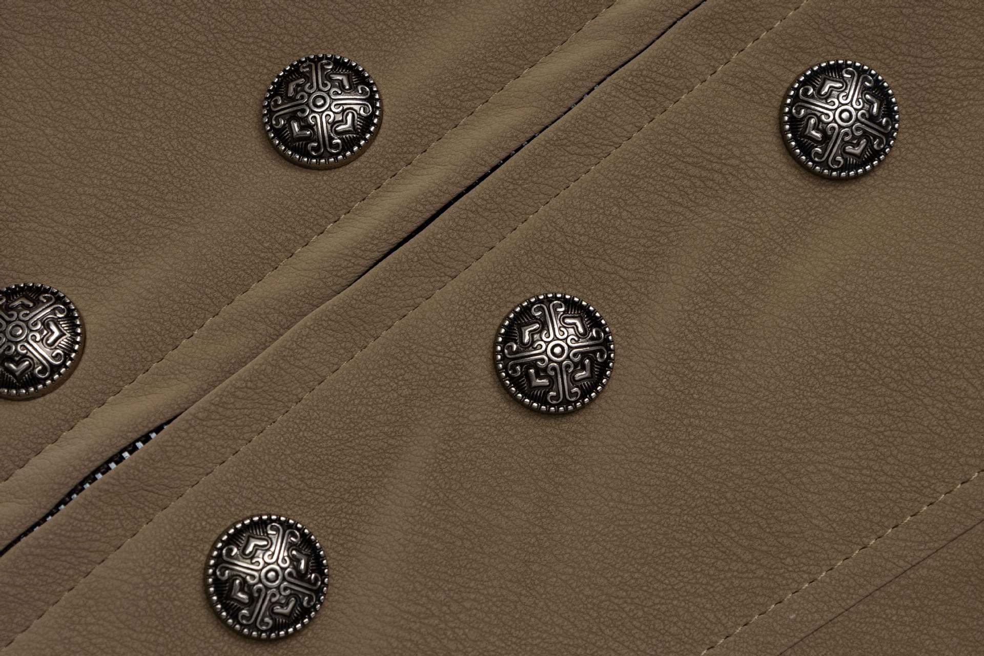 Jacke im Military-Stil mit Stehkragen und zweireihigem Knopfdetail