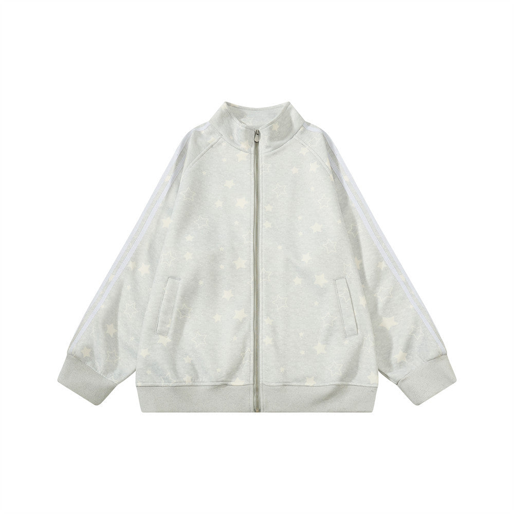 Veste de survêtement oversize zippée à imprimé intégral d’étoiles, avec col montant et bandes latérales, présentée en gris clair et noir