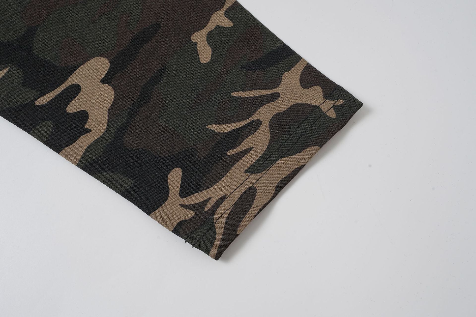 T-shirt manches longues superposé à manches camouflage – T-shirt streetwear oversize