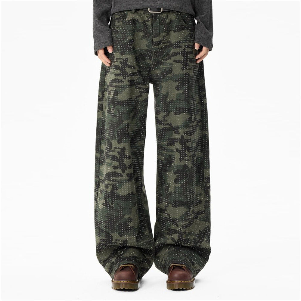 Herren-Camouflagehose mit weitem Bein und durchgehender Strassverzierung, Vorder- und Rückansicht