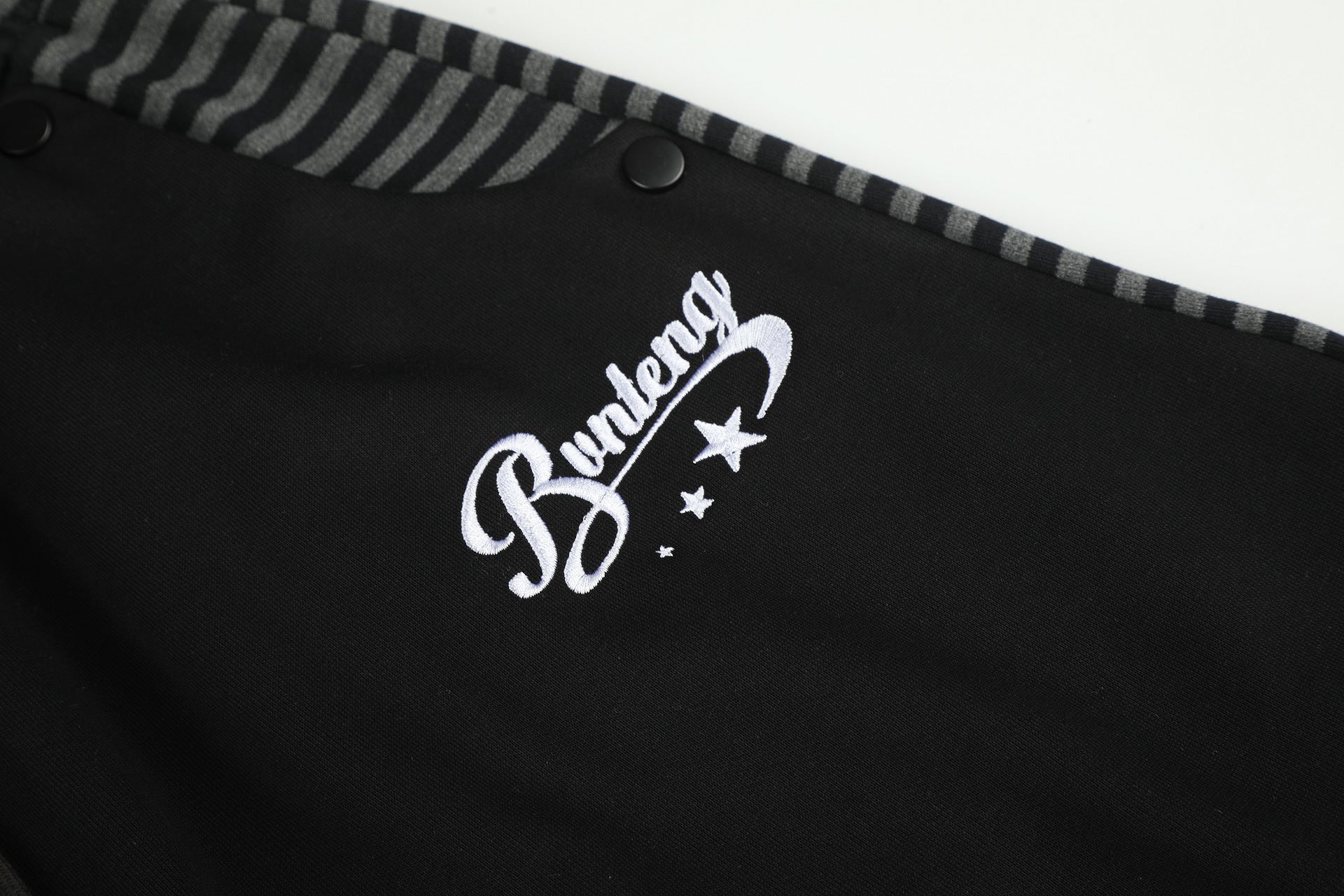 Wide-Leg Cargo Sweatpants with Striped Waistband – Relaxed Fit Parachute Pants