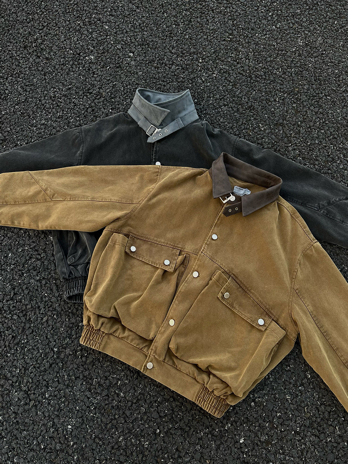 Blouson bomber homme en toile canvas délavée avec grandes poches cargo et col à boucle