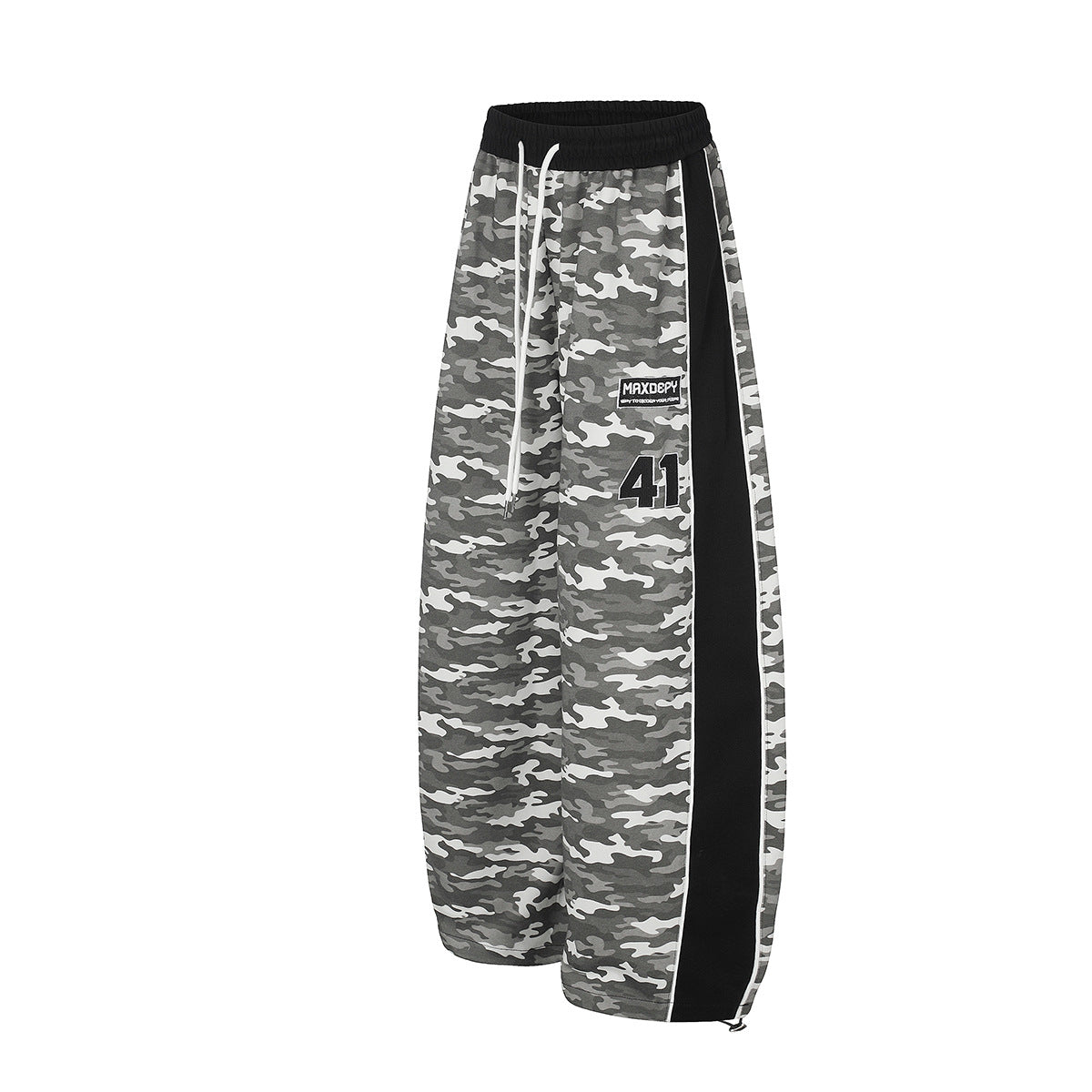 Pantalon de survêtement camouflage à jambes larges avec empiècements latéraux noirs et patch numéroté