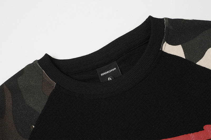 Camouflage-Raglan-Langarmshirt – Pfeilflaggen-Print, Rundhalsausschnitt